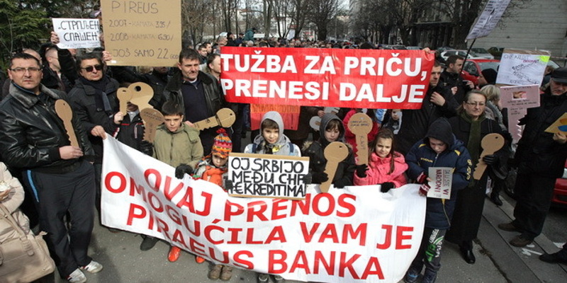 Грађани протествовали испред НБС због кредита у шваjцарцима, прете тужбама