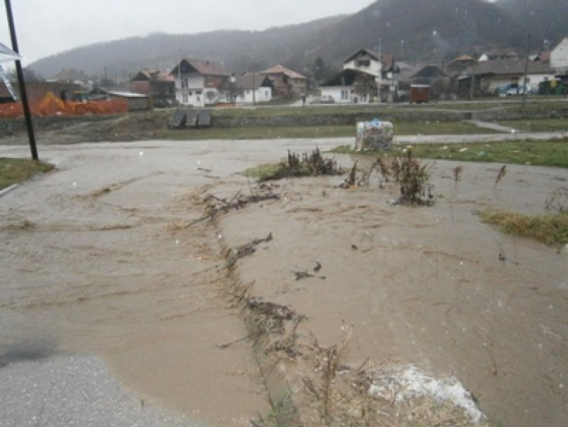 Поплаве на југу Србије: Ванредно у Врању и Владичином Хану
