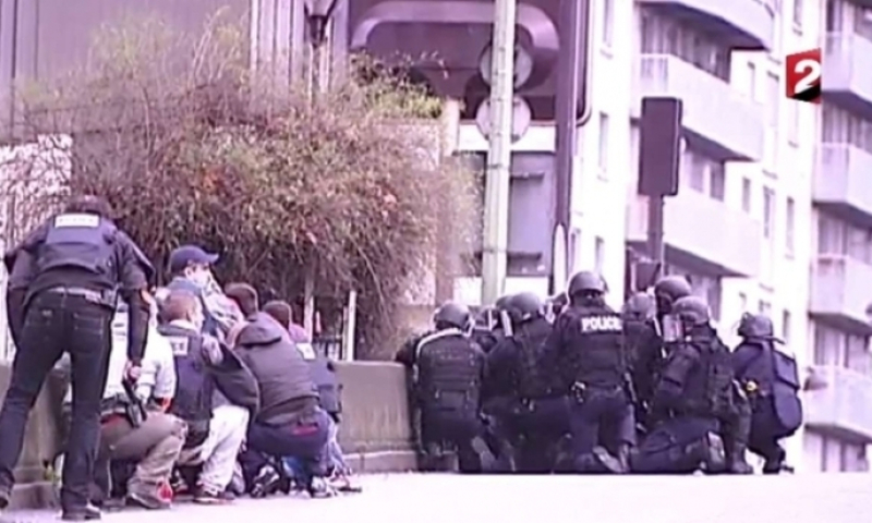 Нови напад у Паризу: Нападач држи таоце у супермаркету