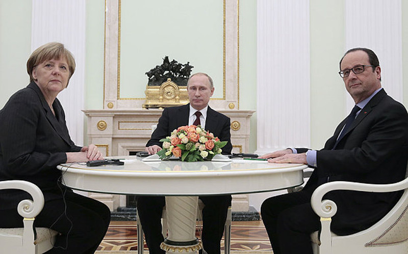 ЏАБА КРЕЧИТЕ! Меркелова и Оланд сатима разговарали са Путином о украјинској кризи