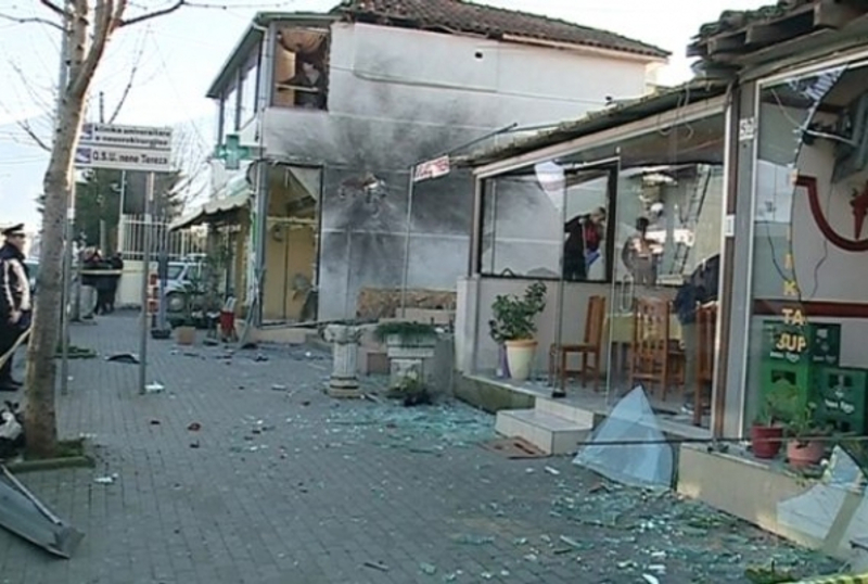 Шиптари у паници: Извршена три терористичка напада у центру Тиране!