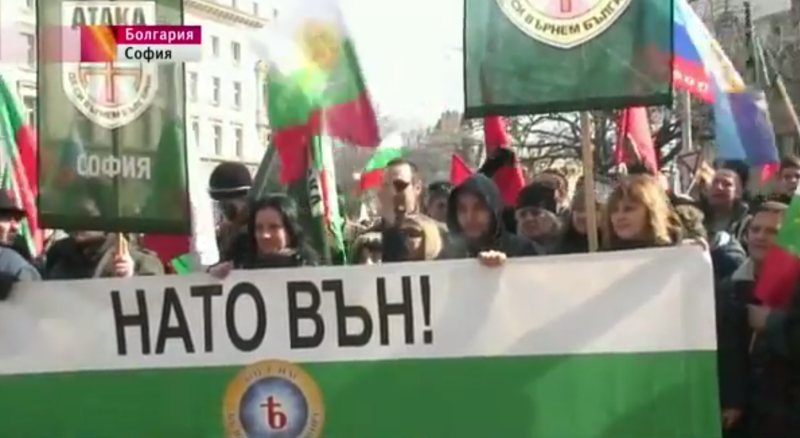 Софија: Више хиљада људи протестовало против НАТО, носили транспаренте "НАТО ван из Бугарске!" (видео)