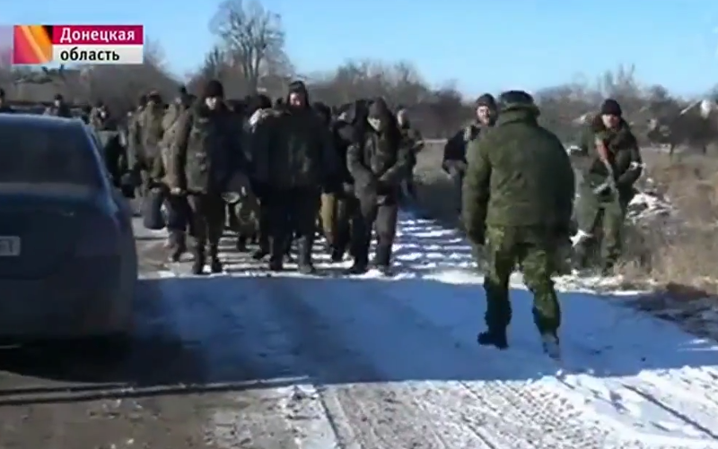 Масовна предаја војника кијевске фашистичке хунте у Дебаљцеву (Видео)