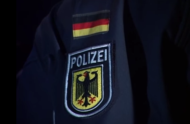 Ало бре бандо идиотска, макните ту немачку граничну полицију са српске државне границе! (видео)