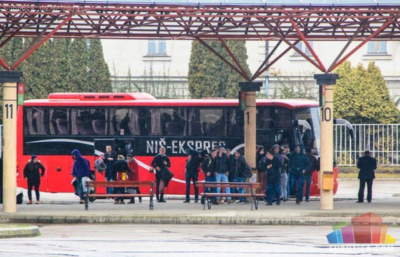 У Суботицу свакодневно стиже између пет и осам аутобуса са Косова пуних шиптара (фото)