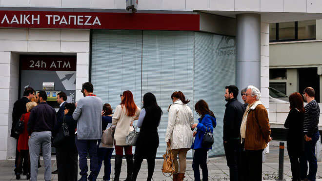 Грци у паници јуришају на банкомате