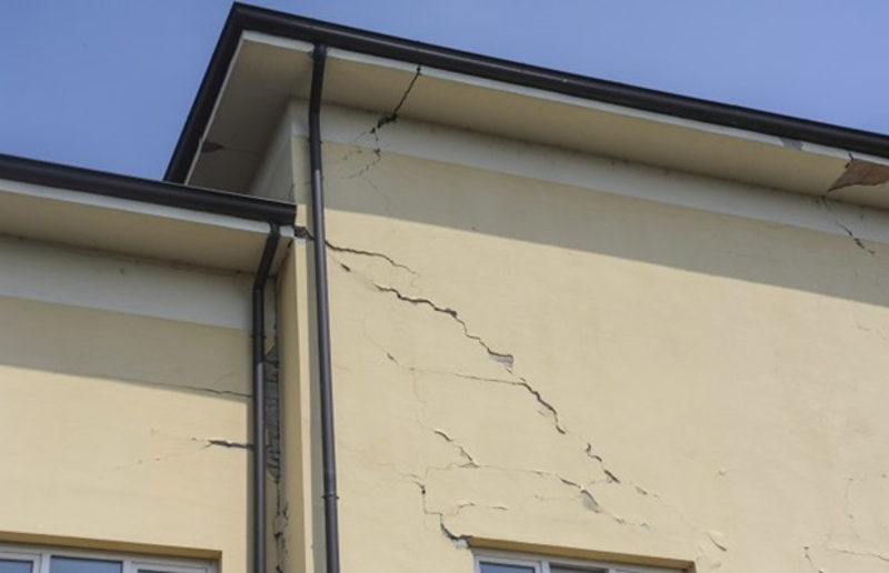 У земљотресу оштећено 100 кућа: Зидови падали, куће пуцале!