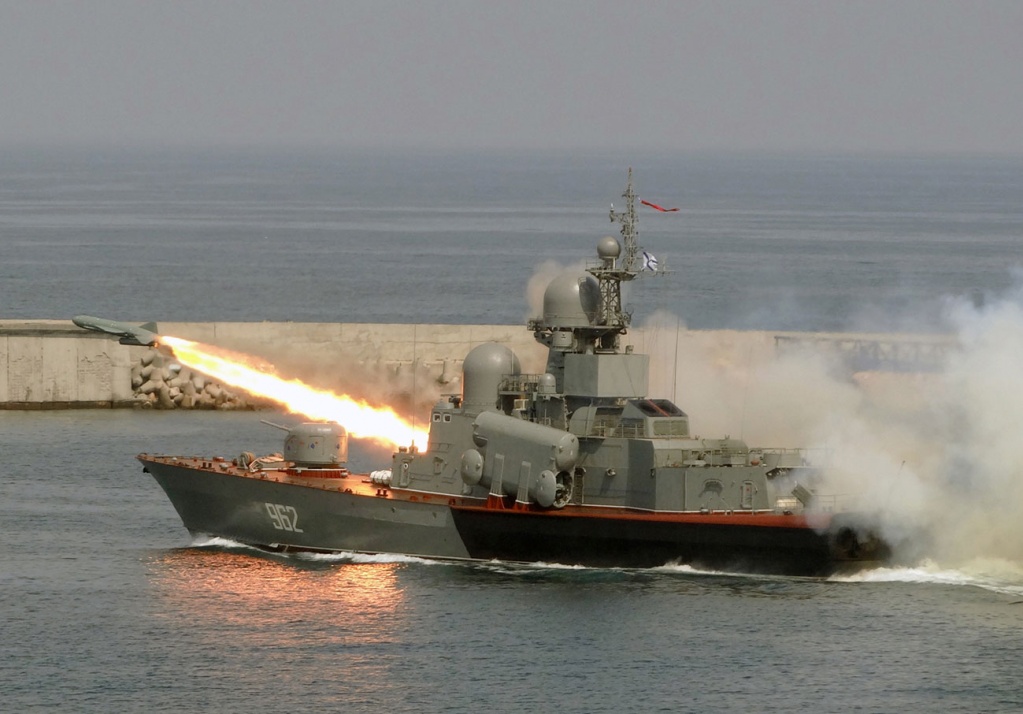 ЦРНО МОРЕ: Руси извршили ракетни "напад" на непријатељске бродове док је НАТО изводио маневре