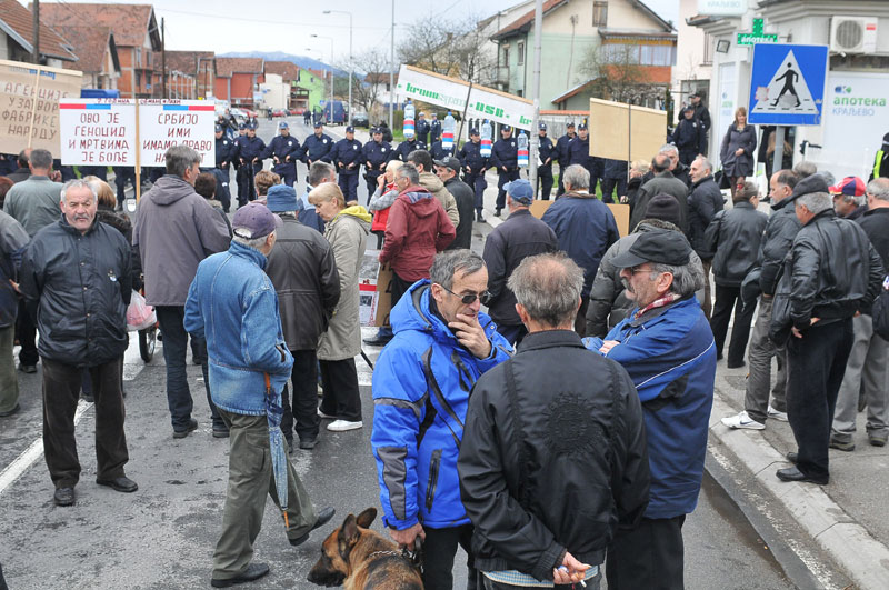 Краљево: Полиција зауставила раднике "Магнохрома"