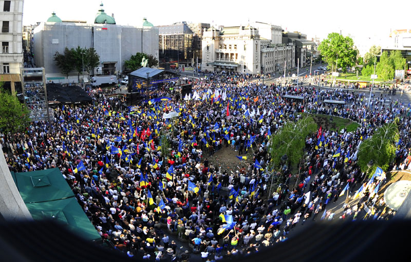 ФИЈАСКО: Митинг ДС на Тргу Републике, једва да има 1000 људи