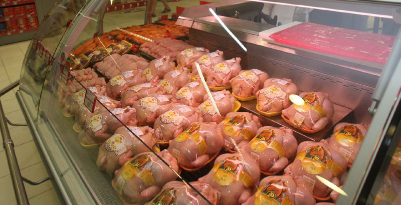 Расте неконтролисани увоз пилетине у Србију, после млекара и живинари пред крахом и колапсом