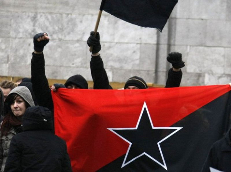 Грчки анархисти напали министра финансија Варуфакиса док је вечерао у ресторану