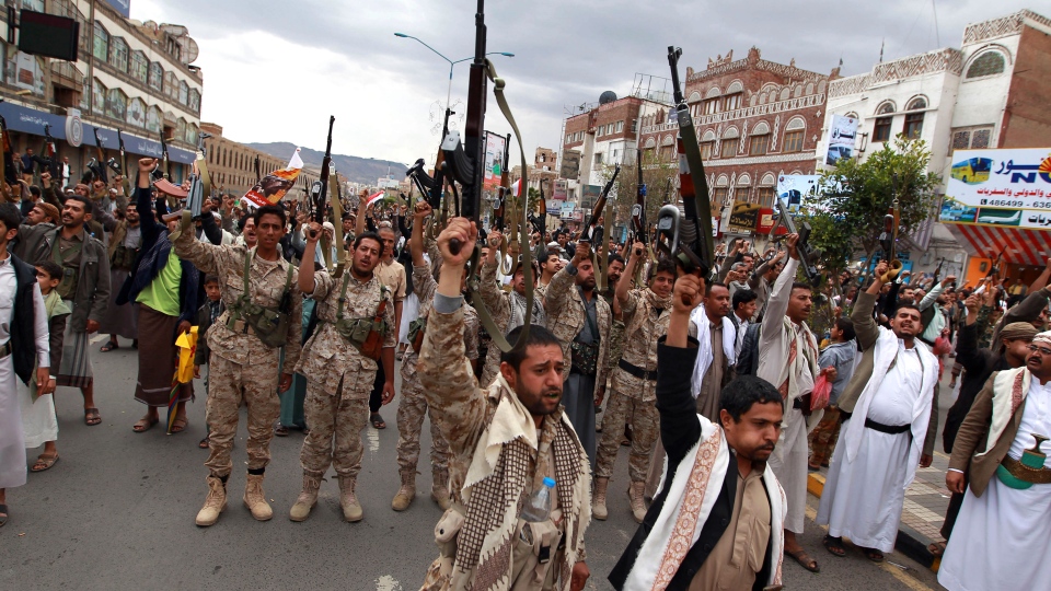 Јемен: И поред даноноћног бомбардовања Саудијаца Хути заузели седиште владе у Адену