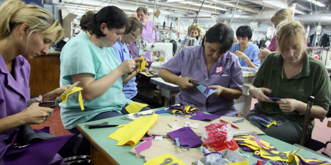 Шверц уништава домаћу текстилну индустрију док се царина и пореска чешљају
