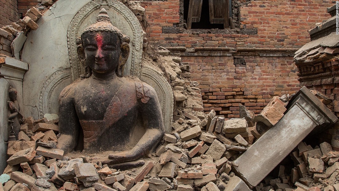 ПАНДЕМОНИУМ: Погледајте како је изгледао удар земљотреса у Непалу (видео)