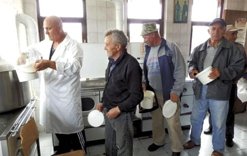 Корисници Народне кухиње у Нишу остали без куваних оброка