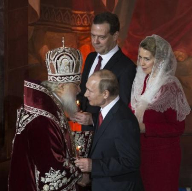 Владимир Путин и Дмитриј Медведев присуствовали Ускршњој литургији у Москви