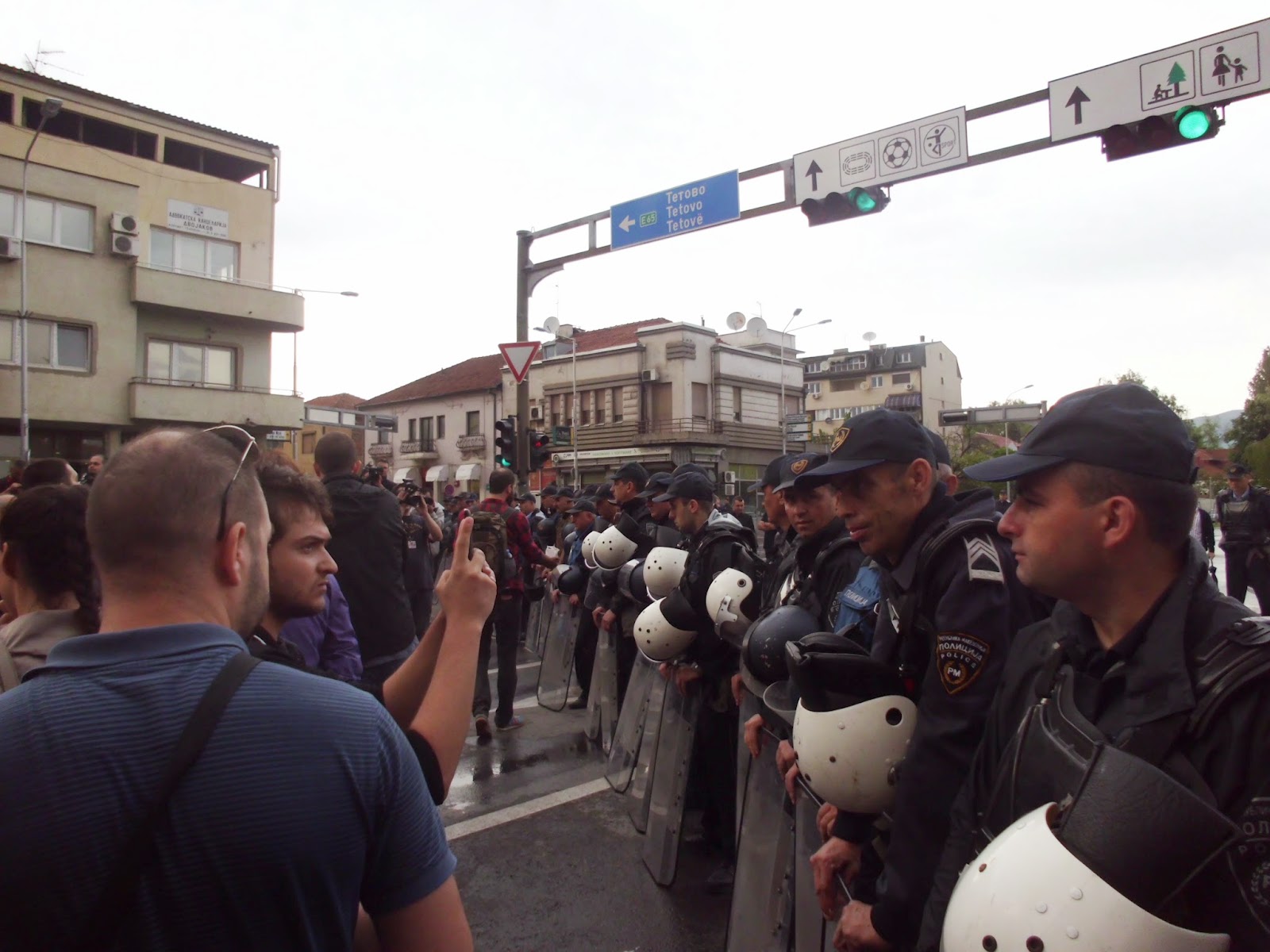 Москва упозорава Македонце да престану да на улици решавају политичке проблеме!