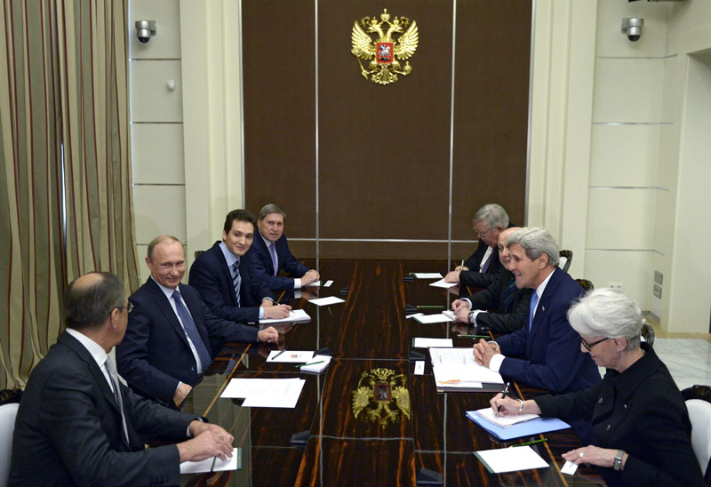САМИТ РУСИЈЕ И САД: Разговори Путина и Керија, Лавров дошао на преговоре за воланом беле „победе“