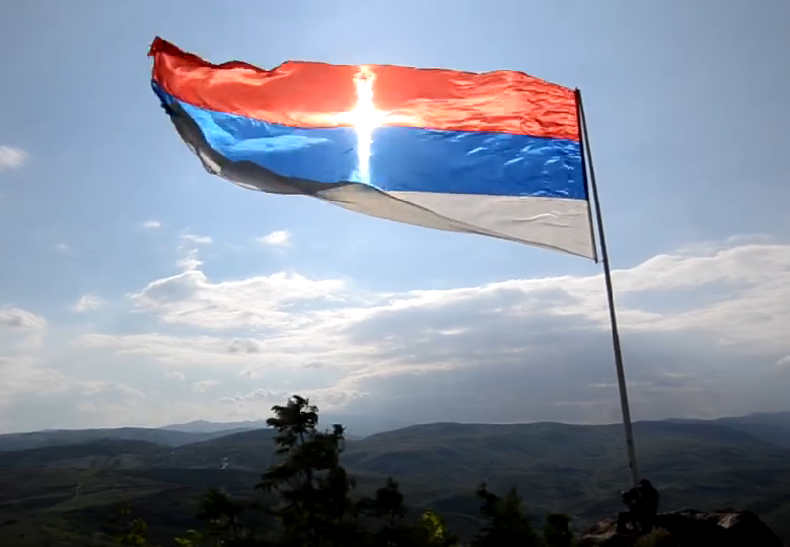 Порука Србима: Пламени крст над Звечаном! (видео)