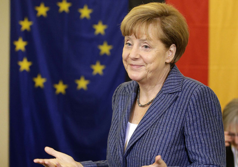 Меркел: Ако пропадне евро, пропада и ЕУ