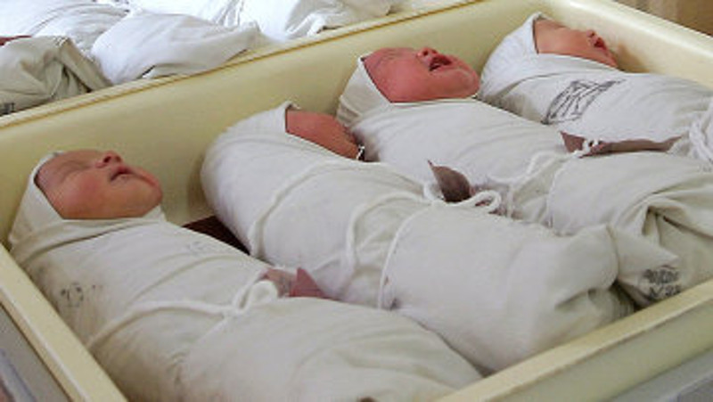 Пао рекорд стар 25 година - У Москви је јуче рођено 27.590 беба!