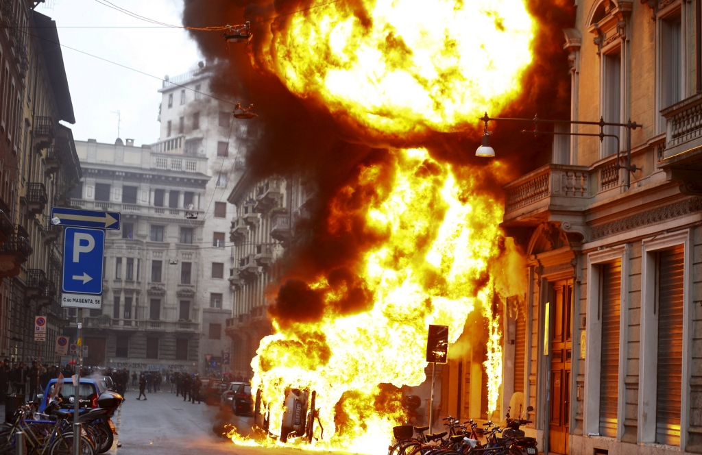Хаос у Италији: Милано у пламену (видео)