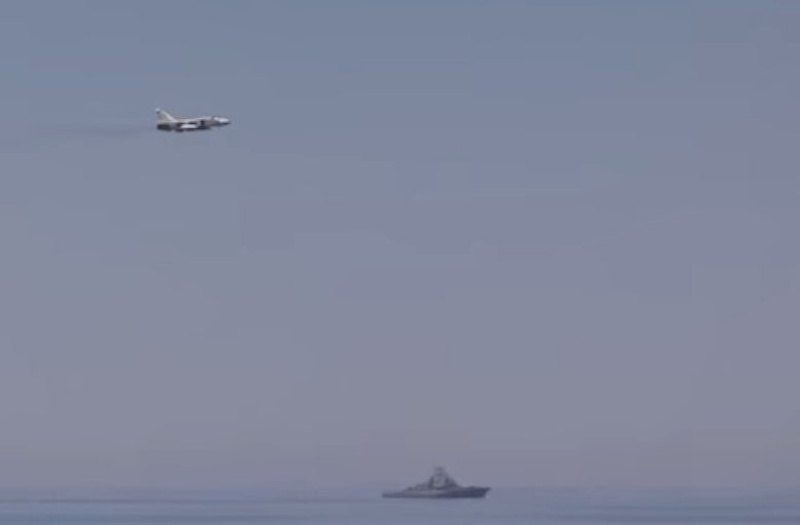ПОГЛЕДАЈТЕ: Како изгледа блиски сустрет руског јуришног авиона СУ-24 и америчког разарача (видео)