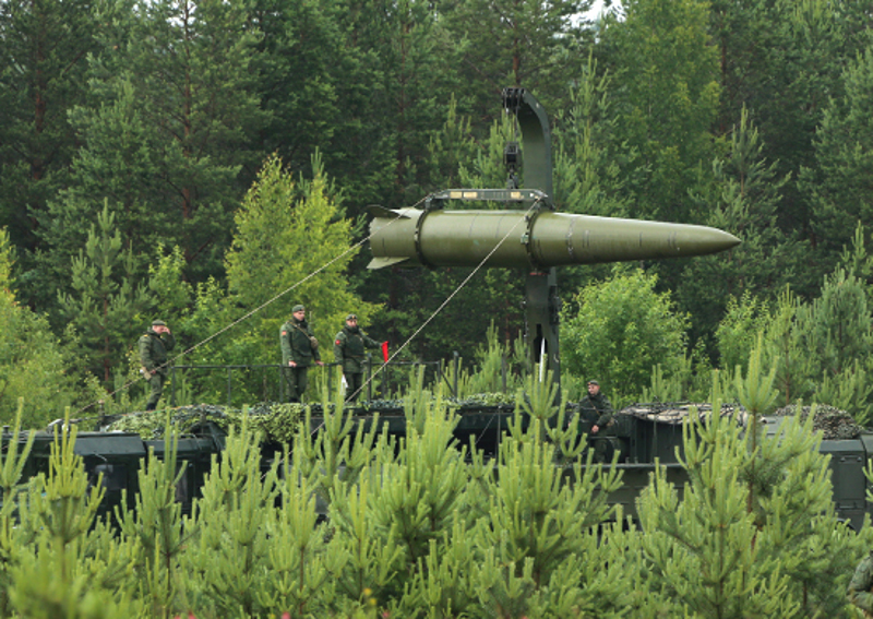 На америчко звецкање оружја на руским границама Русија одговара "Искандерима" који носе нуклеарне бомбе од 50 килотона