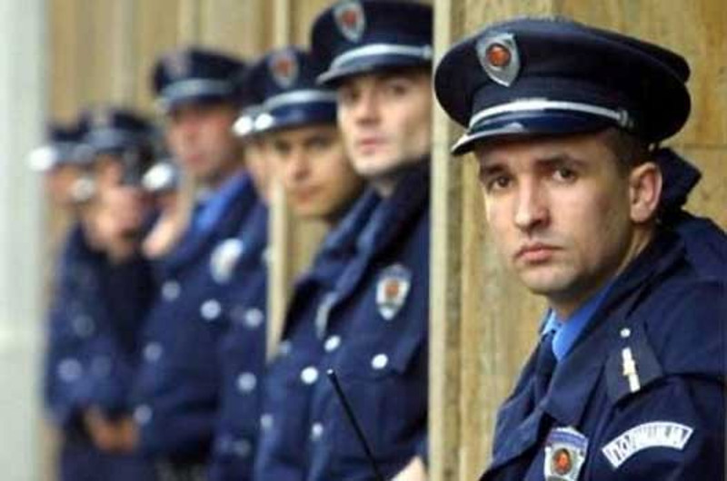 Коме служи полиција: Од народне милиције до приватне полиције у служби криминалне власти
