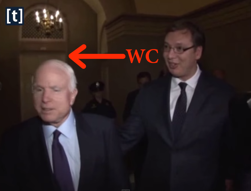 БРУКА! Сенатор Мекејн дочекао Вучића испред клозета и провео га као обичног туристу кроз Конгрес док се Вучић све време кревељио (видео)