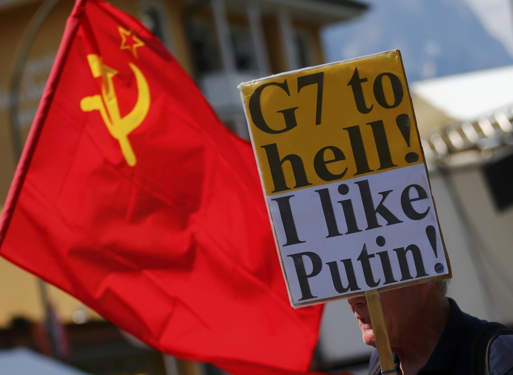 Демонстранти у Немачкој поручили: Г7 иди до ђавола! Волим Путина