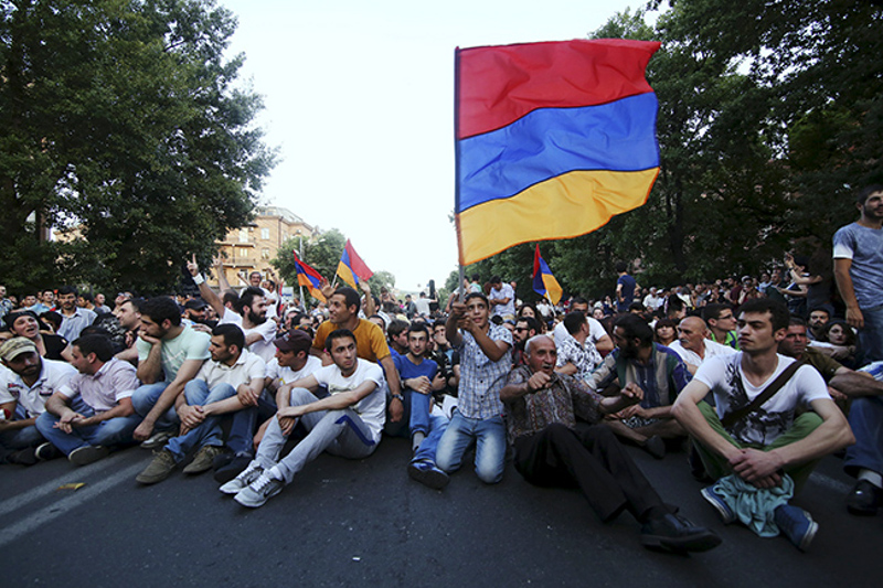 Запад покушава да у Јеревану организује „јерменски мајдан“