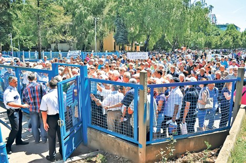 Протест око 1.000 Нишлија због цене грејања