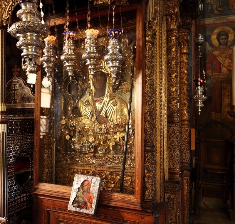 У Светом манастиру Хиландару данас 25/12. јула свечано се и молитвено прославља празник иконе Пресвете Богородице Тројеручице