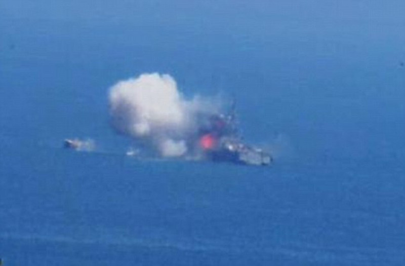 Ракетни напад радикалних исламиста на египатски патролни брод у Медитерану (видео)
