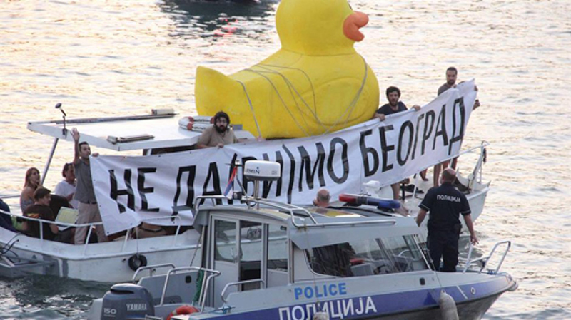 ФАШИСТИЧКА РЕПРЕСИЈА! Брод са натписом "Не да(ви)мо Београд" удаљен са манифестације "Београдски карневал бродова"