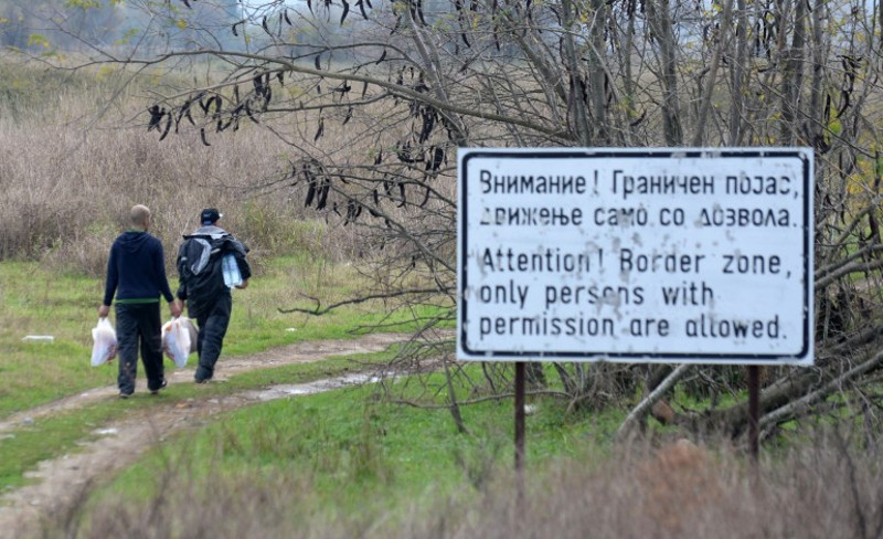 МУП Македоније: Велика група миграната напала полицију на граничном прелазу - приведено троје лица из Сирије