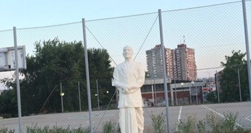 Напредњаци у Нишу подигли споменик вођи секте Шри Ћинмој!?