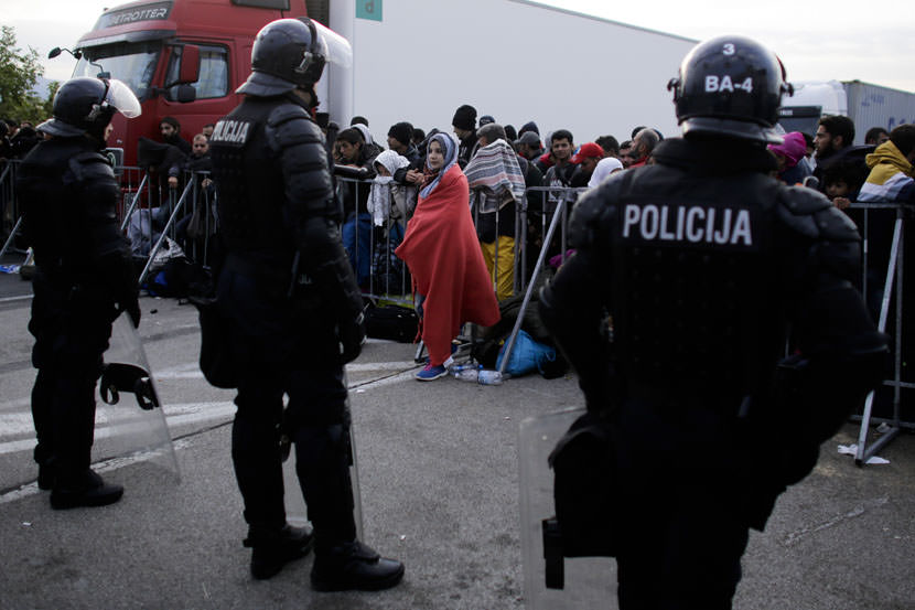 Хрватска припрема масовну употребу силе према мигрантима и дестабилизацију читавог Балкана