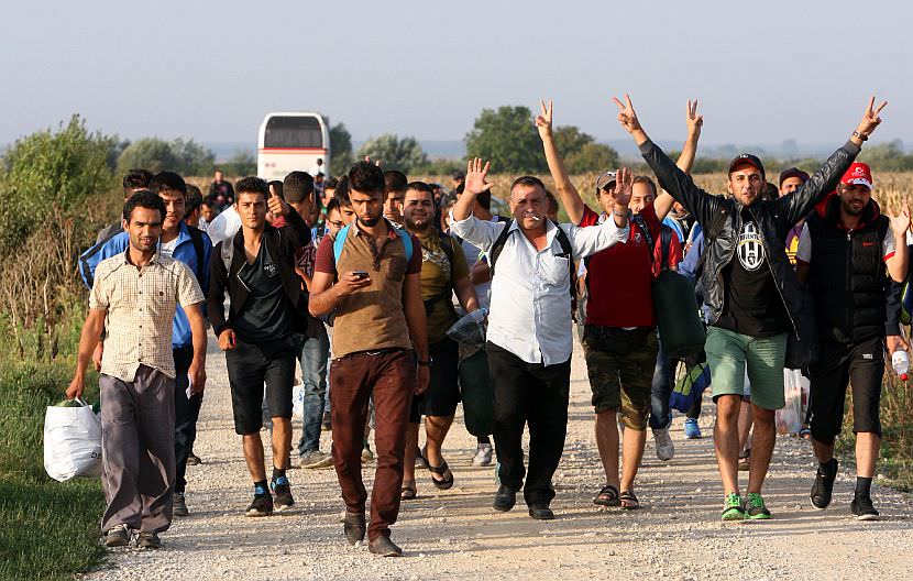 Орбан позвао САД и Аустралију да приме избеглице