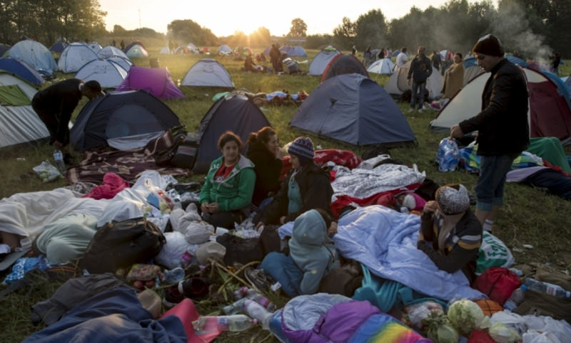 Упозорење Уједињених нација: Док суседи затварају границе, Србија се пуни избеглицама
