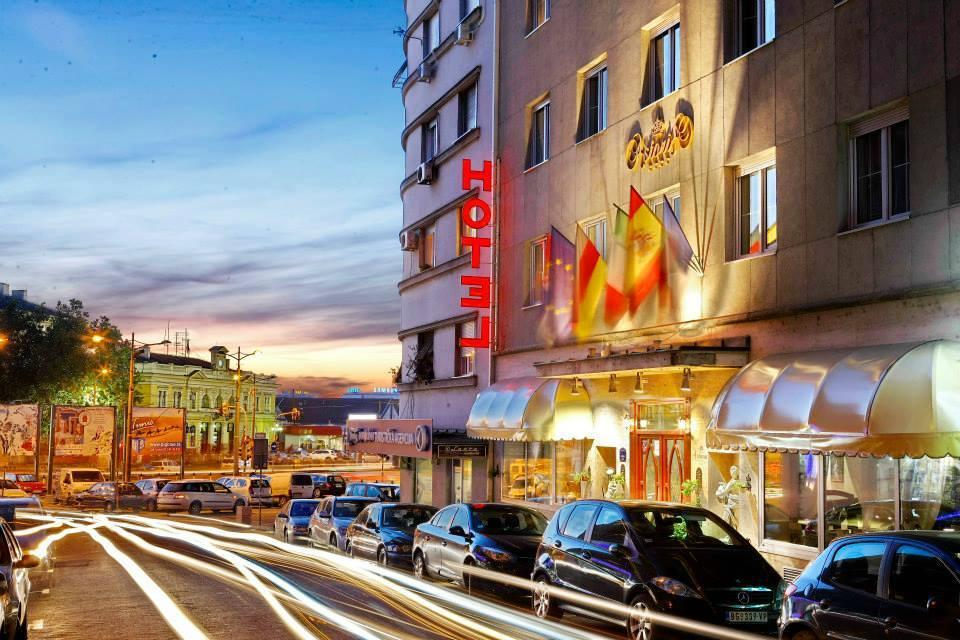 Еуропол: У илегални трансфер миграната умешано око три хиљаде криминалаца, Вучићева екипа оперише из хотела "Асториа" у Београду