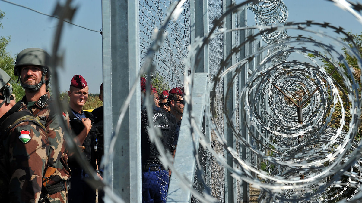 Мађарска ојачава ограду на граници са Србијом
