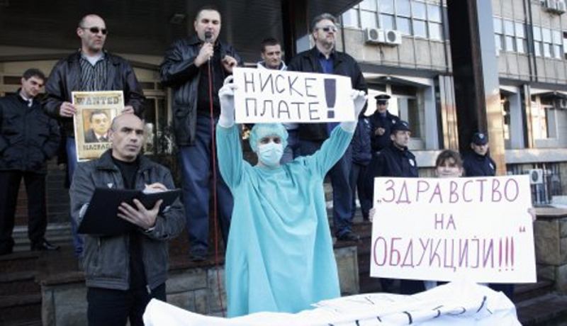 КАТАСТРОФА! Више од 80% младих лекара у Србији размишља да напусти земљу