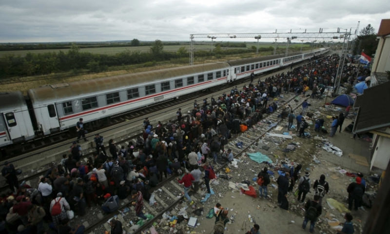 Железнички саобраћај кроз Хрватску потпуно обустављен, Аустрија враћа избеглице из Словеније