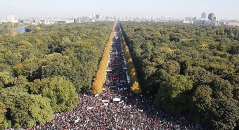 Берлин: Стотине хиљада људи протестује против трговинског споразума ЕУ и САД