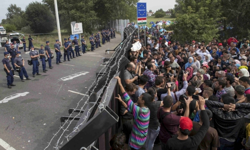 ЕУ: Србија нека види шта ће с мигрантима