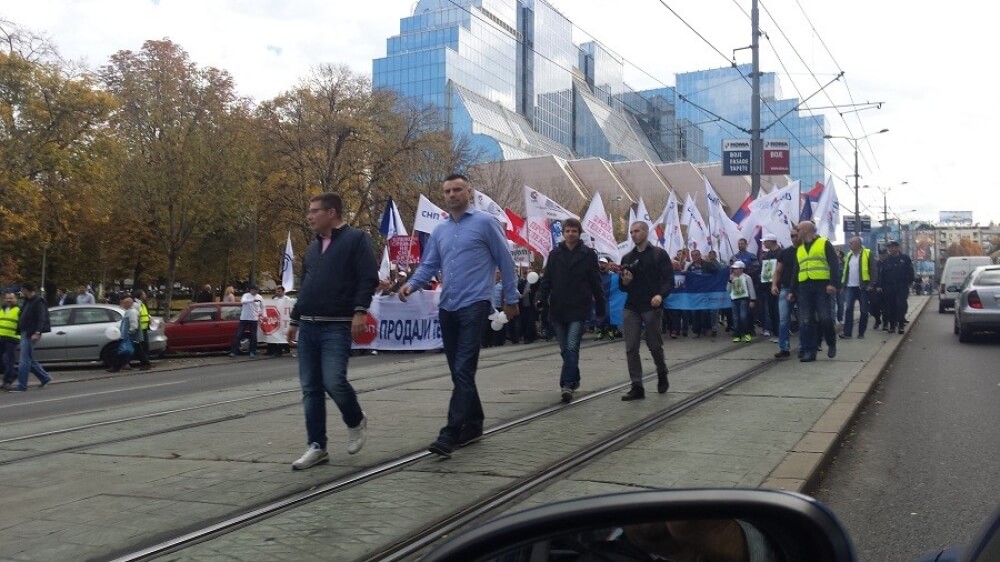 Више хиљада чланова синдиката и грађана испред зграде Владе Србије протестовало против продаје Телекома (фото, видео)