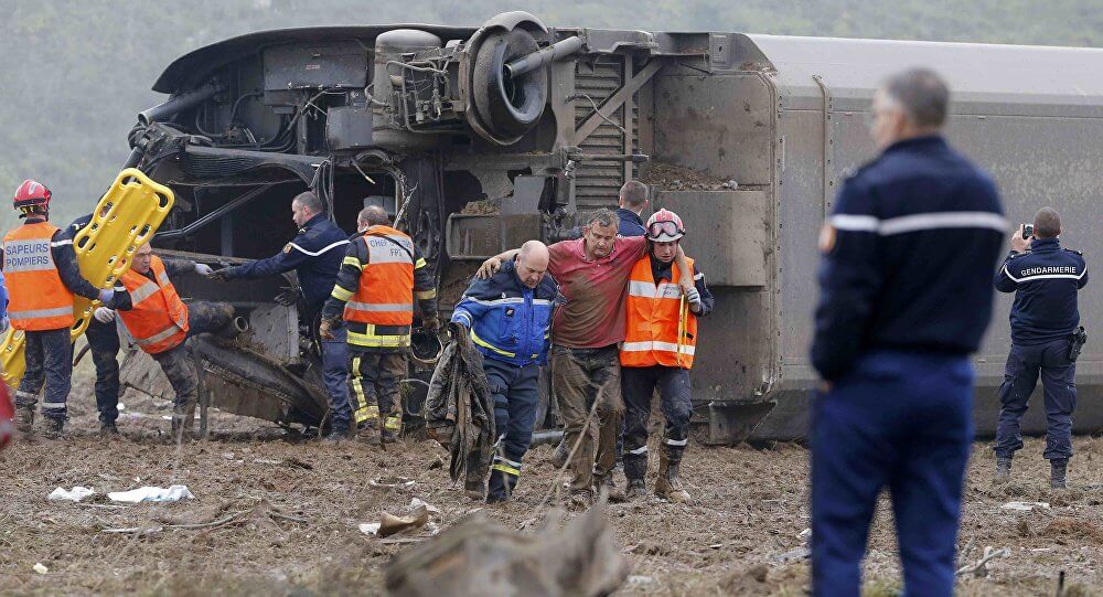 На истоку Француске брзи воз излетео из шина - најмање пет погинулих